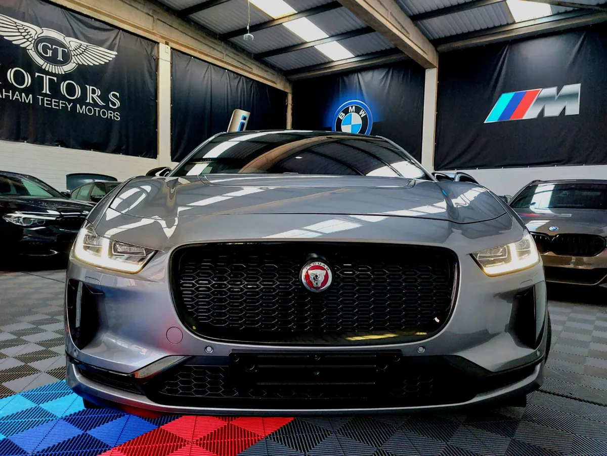 2022 i PACE EV400 HSE BLACK EDITION (100K+ NEW) - Image 2
