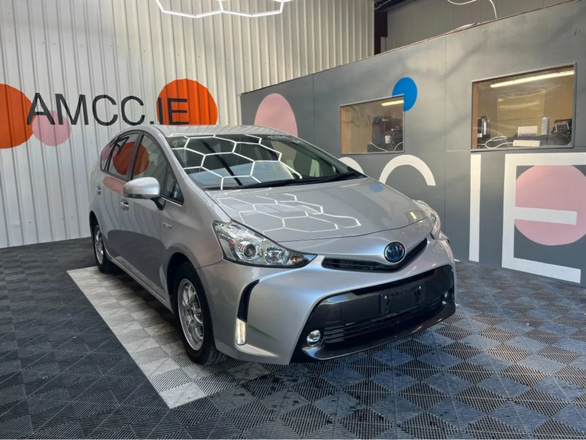 Toyota Prius 1.8 Hyrbid / 33k KMs / Reverse Camer - Image 1