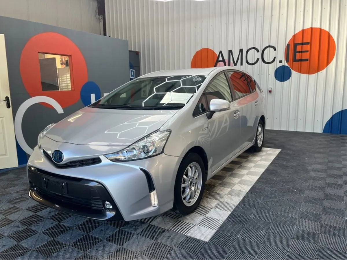 Toyota Prius 1.8 Hyrbid / 33k KMs / Reverse Camer - Image 2