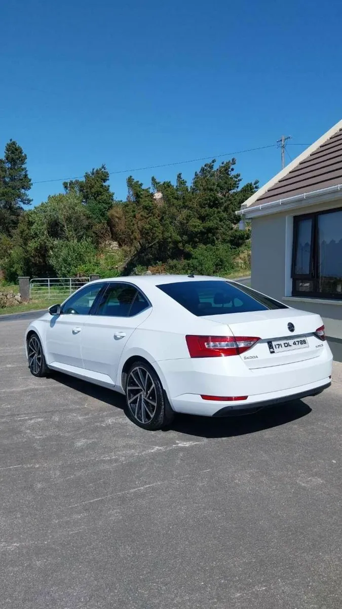 Skoda Superb 2017 - Image 2