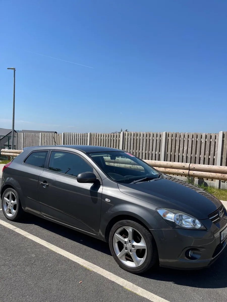 Kia Ceed 2010 - Image 1