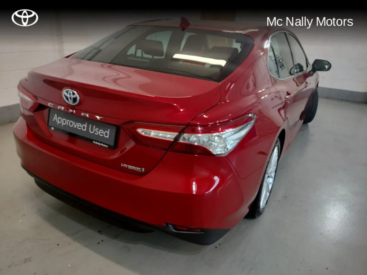 Toyota Camry Hybrid Platinum TOP Spec Low KMS - Image 2