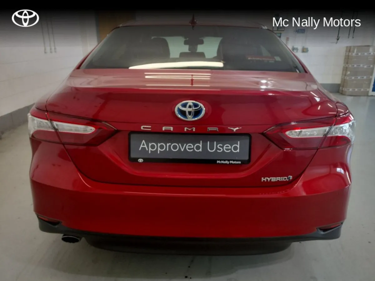 Toyota Camry Hybrid Platinum TOP Spec Low KMS - Image 4