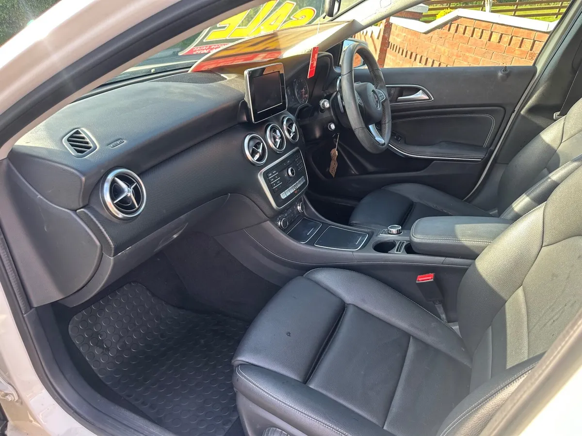 2017 Mercedes A180 Damage repairable - Image 4