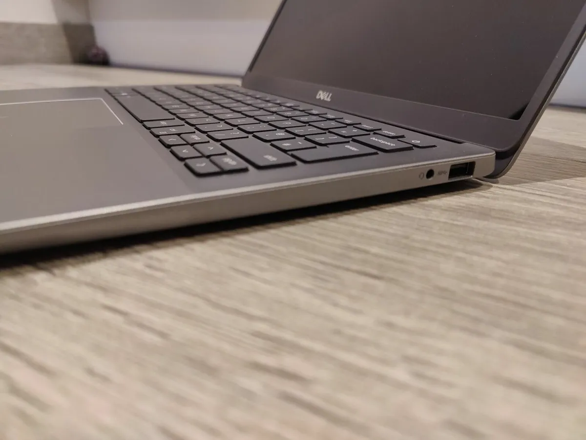 Dell Latitude 3301 | i5 | 8GB | 256GB | 13.3" FHD - Image 4