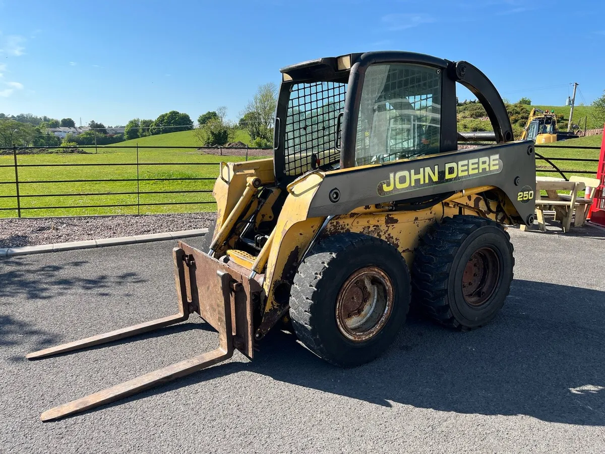 John Deere 250 Skidsteer. - Image 2
