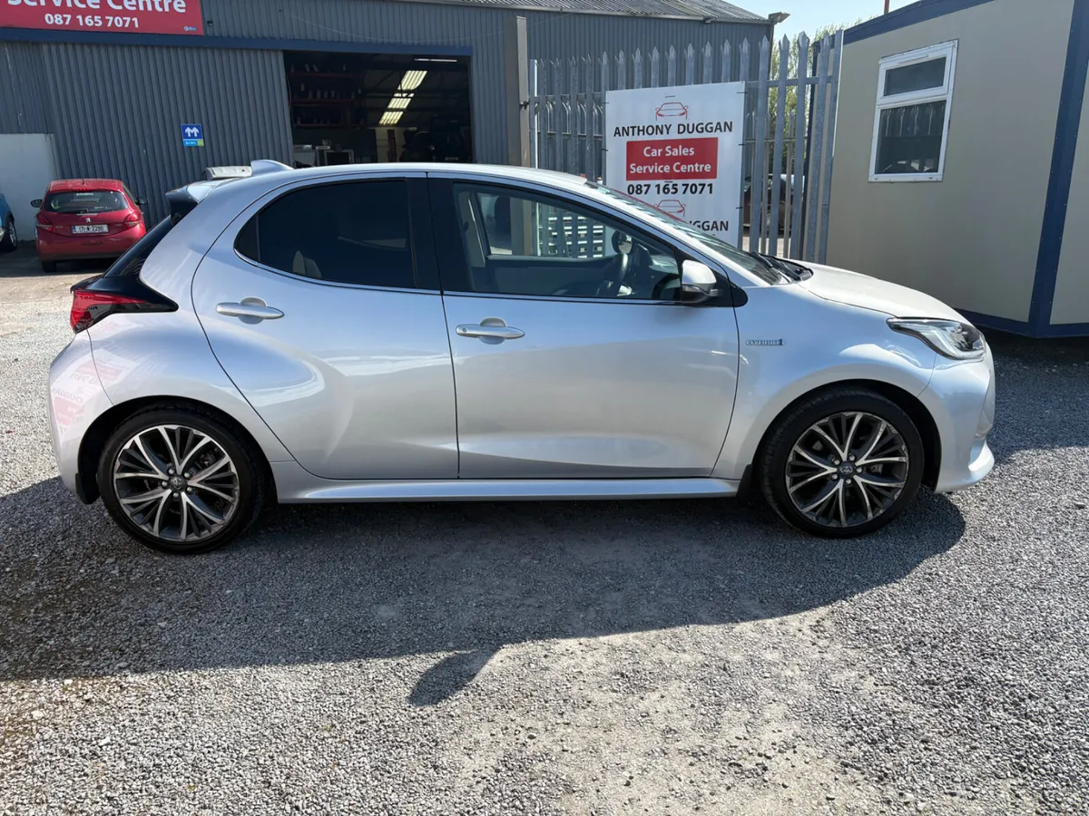 2022 Toyota Yaris hybrid - Image 2