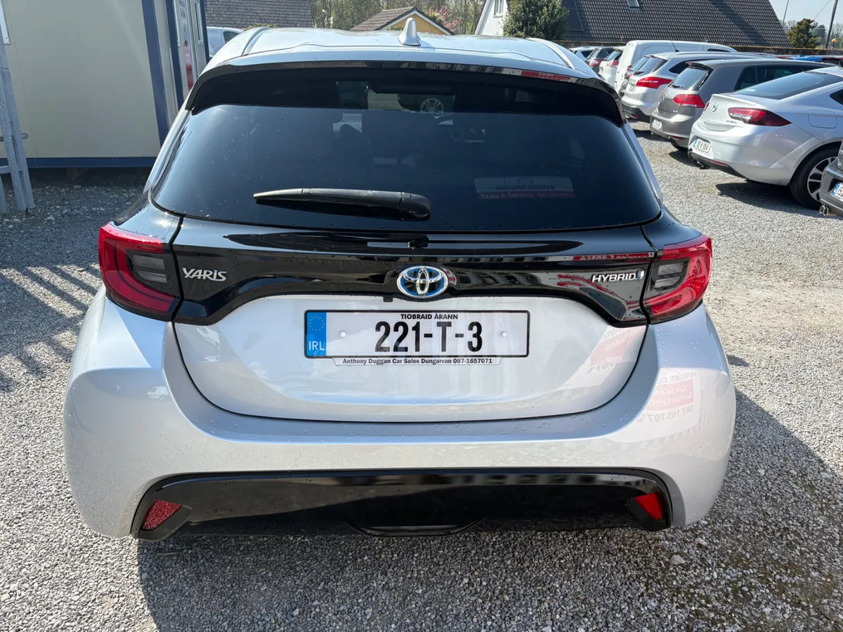 2022 Toyota Yaris hybrid - Image 4