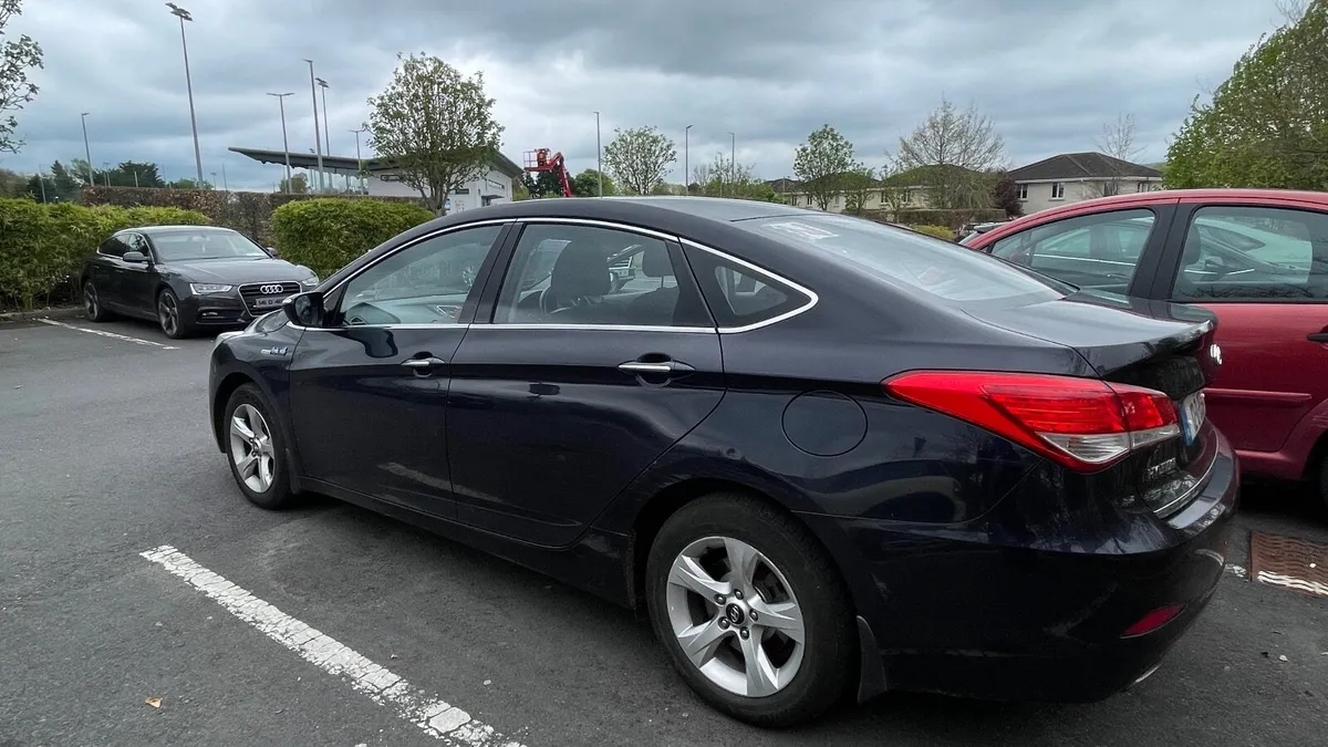 Hyundai i40 2012 Low mileage - Image 2