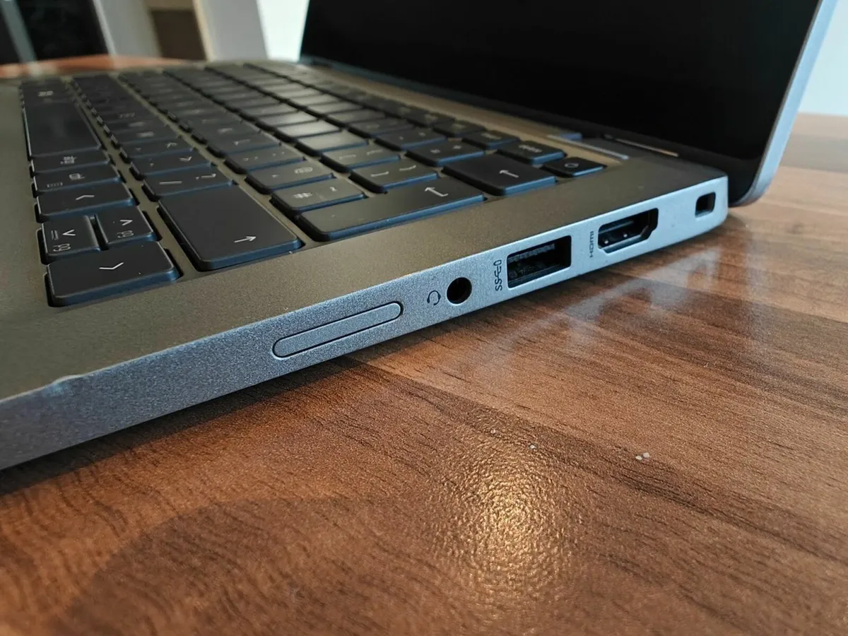 DELL Latitude 5320 2-in-1 360 Rotated Touchscreen - Image 4