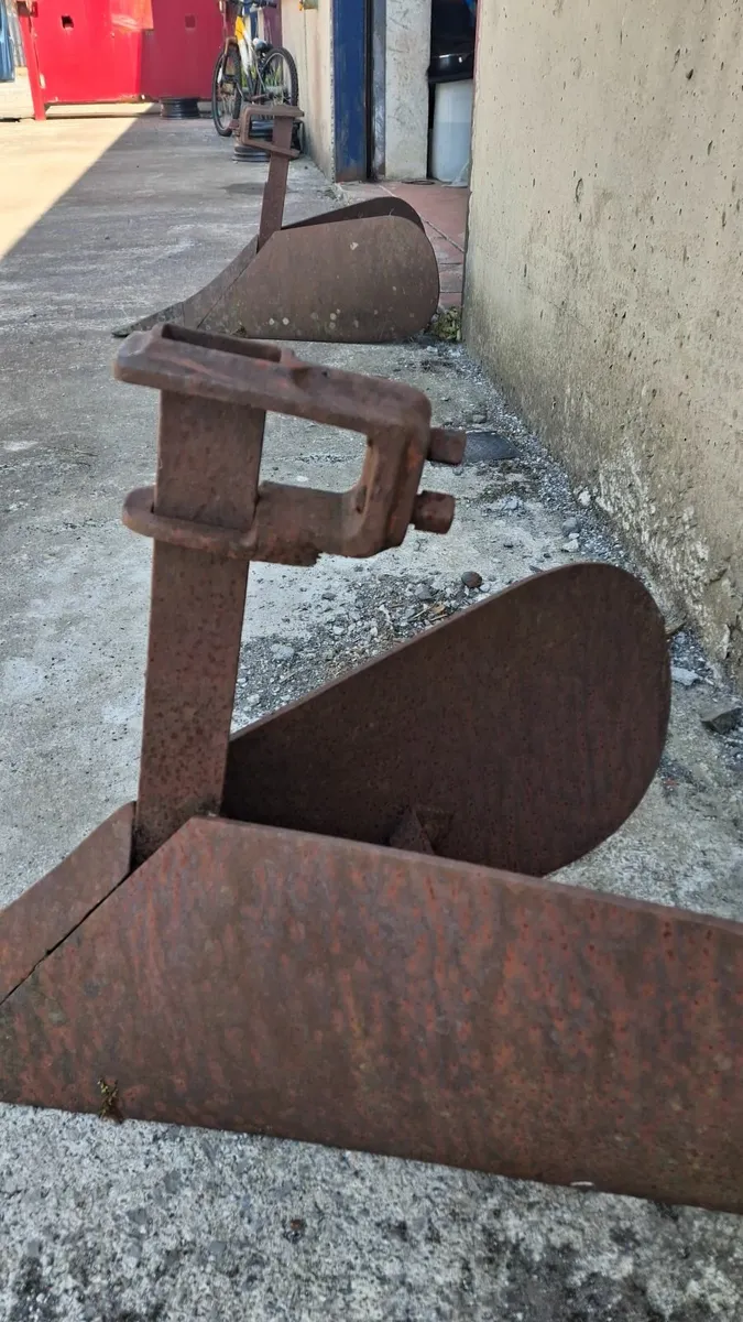 Farmall cub.(Drill plough) grubber - Image 1