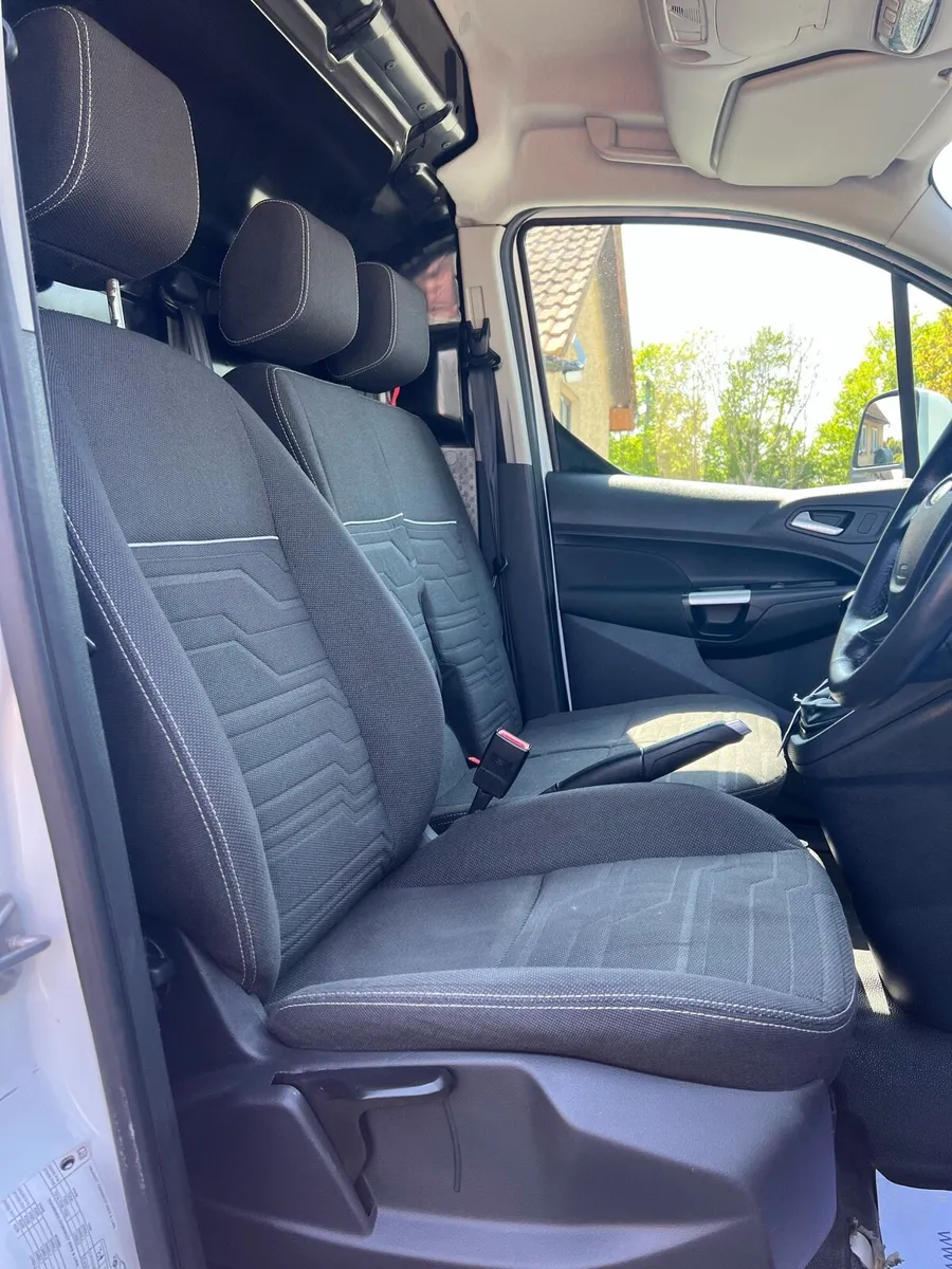 Ford Transit Connect Top Spec - Image 4