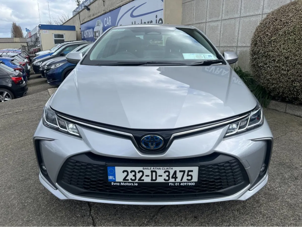 Toyota Corolla Luna Saloon Automatic Hybrid 1.8 P - Image 3