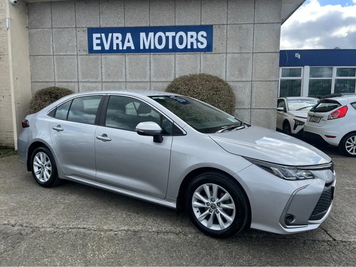 Toyota Corolla Luna Saloon Automatic Hybrid 1.8 P - Image 4