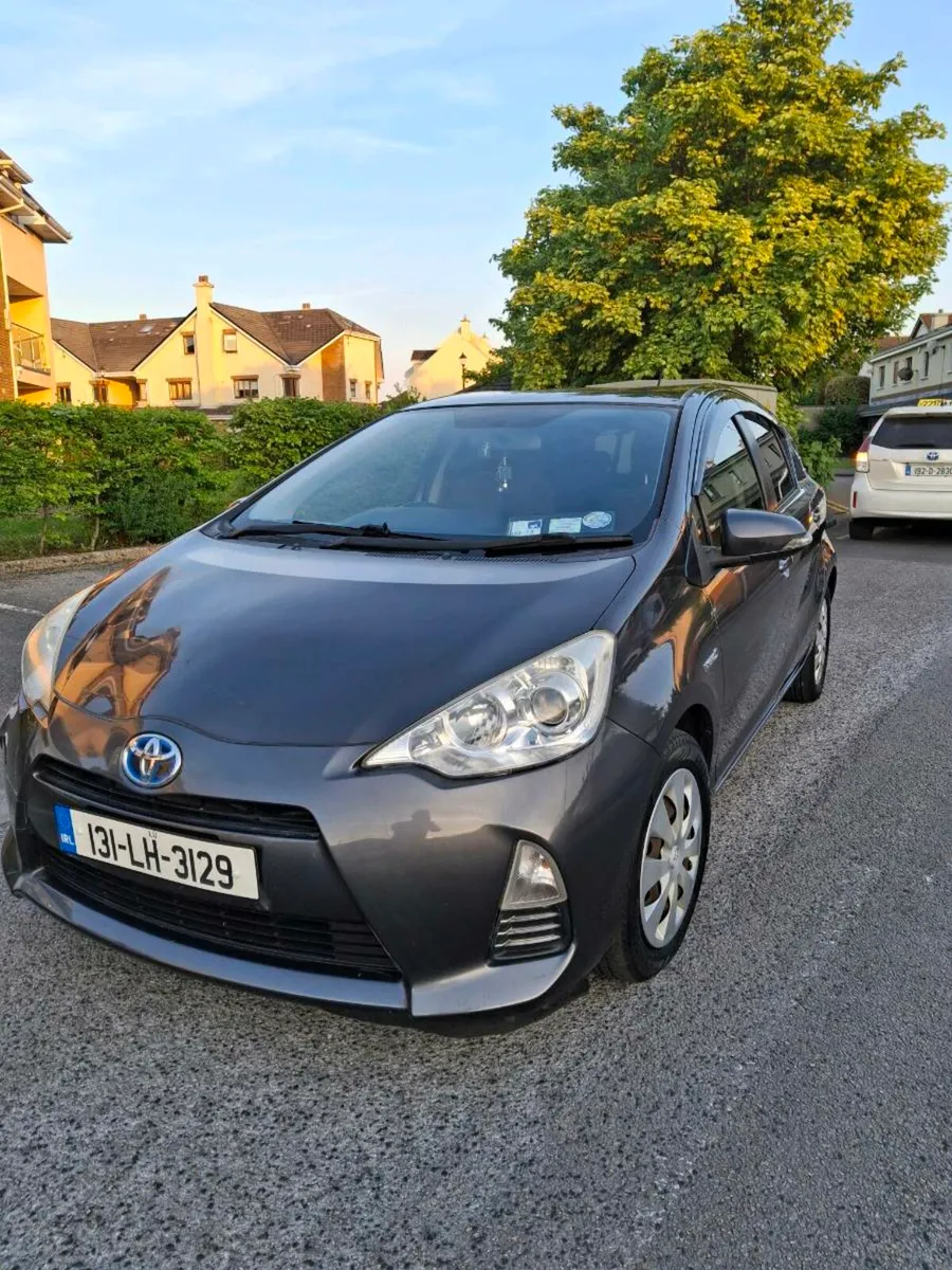 Toyota Aqua hybrid - Image 2