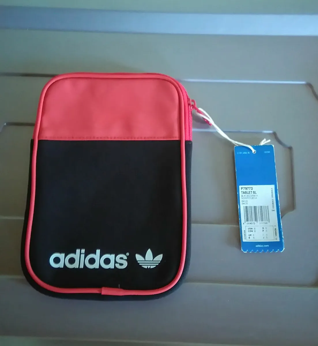 ADIDAS ORIGINALS SMALL BAG FOR TABLET (NEW). - Image 1