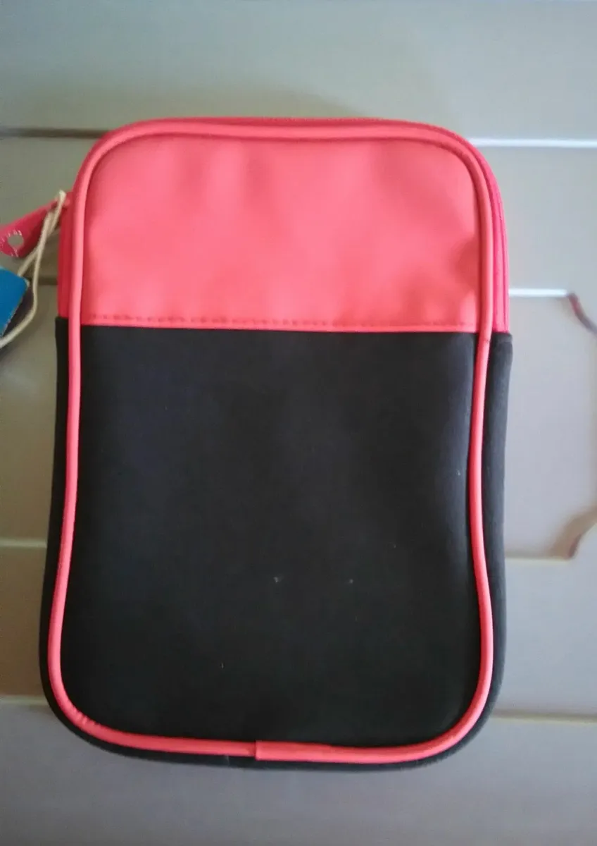 ADIDAS ORIGINALS SMALL BAG FOR TABLET (NEW). - Image 2