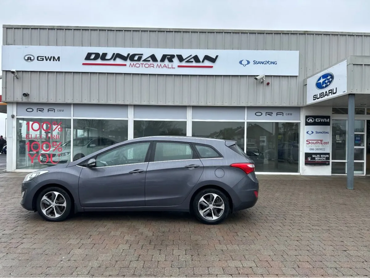 Hyundai i30 1.6 Tourer Deluxe 5DR - Image 2