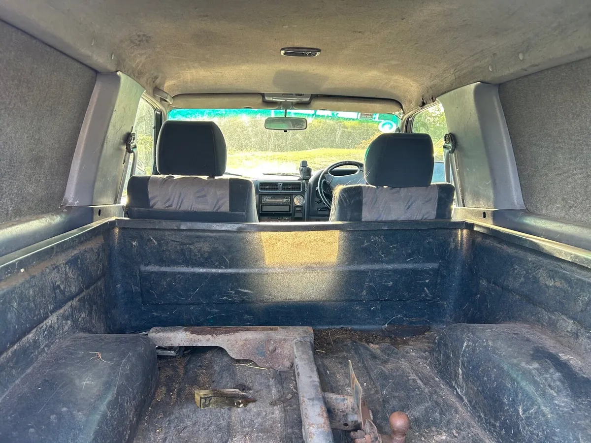 2000 Toyota Land Cruiser 3 liter chassis need atte - Image 3