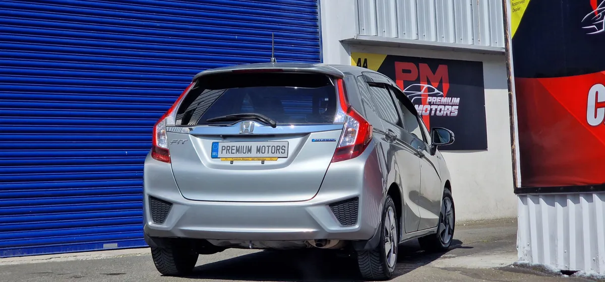 Honda Fit Hybrid Automatic - Image 3