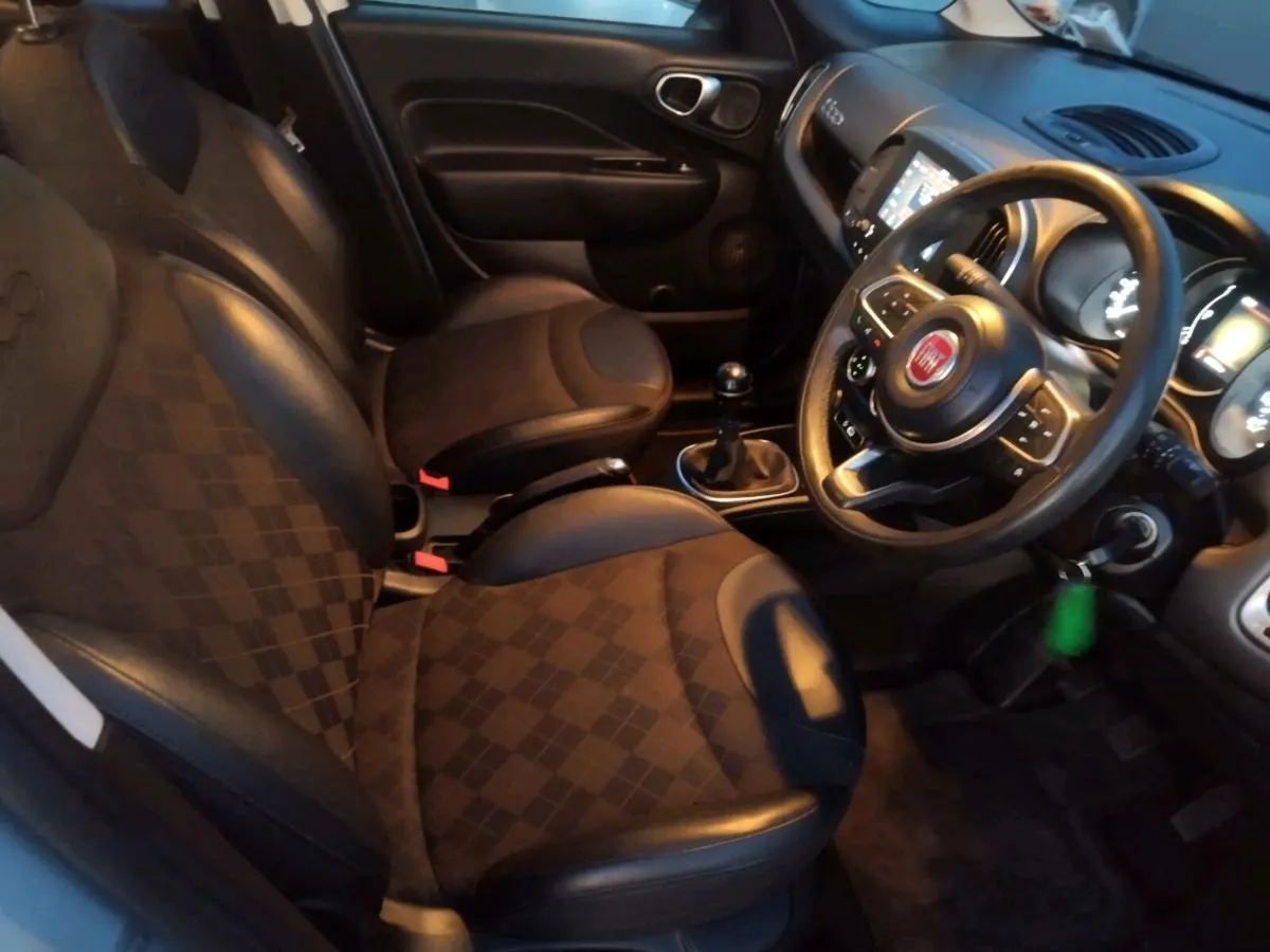 Fiat 500L - Image 2