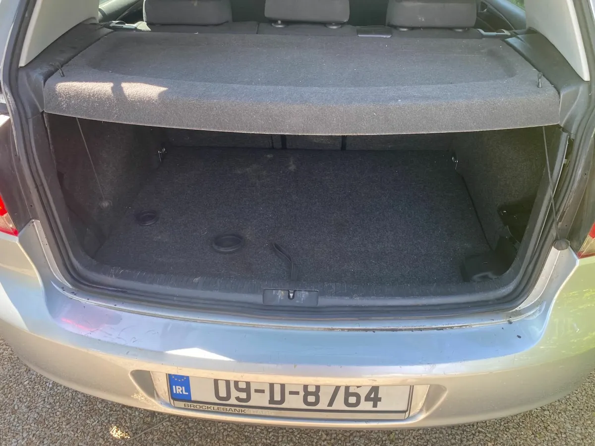 Volkswagen Golf 2009 - Image 3