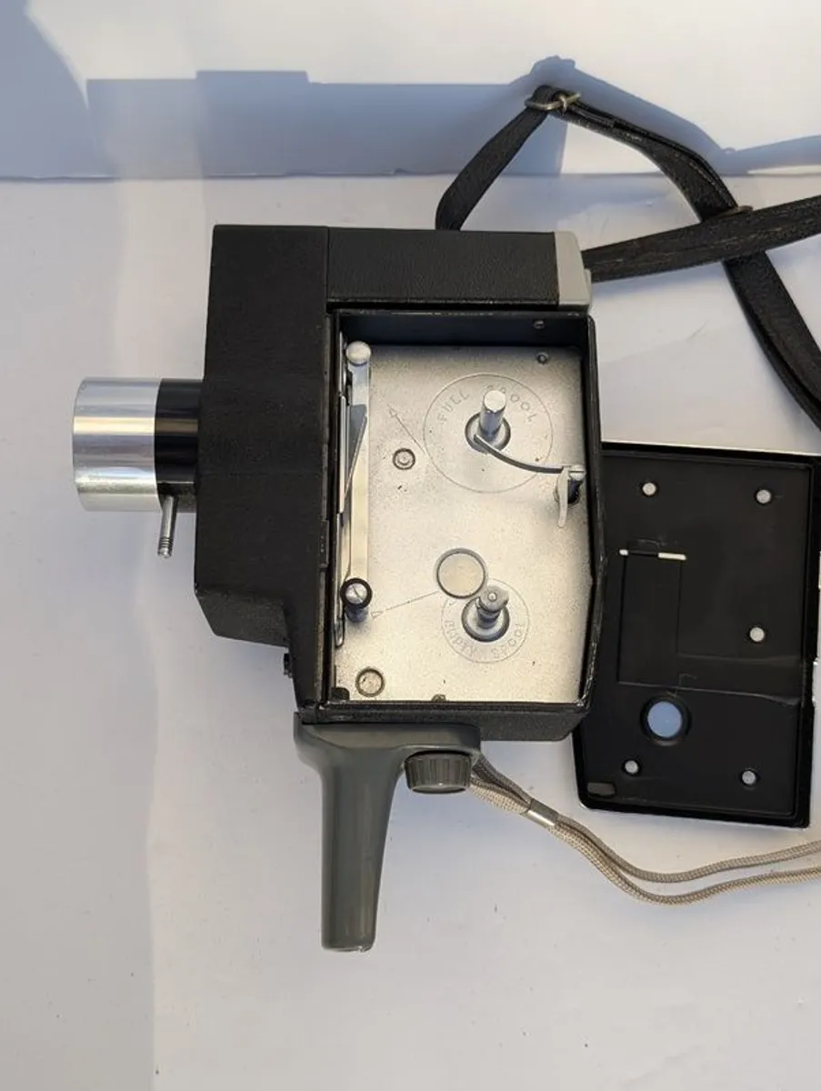 Mayoral Zoom EE 8mm Movie Camera - Untested, With Case - Image 3