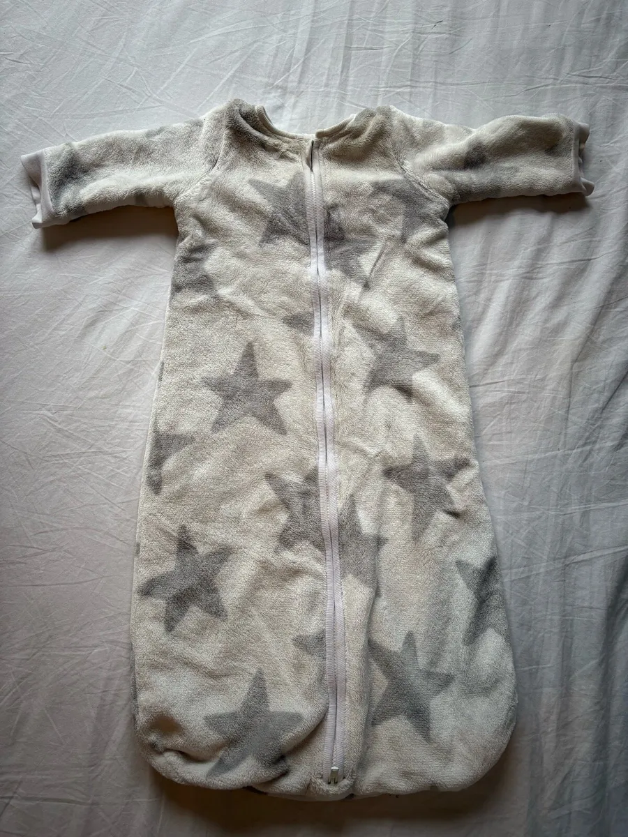 Baby sleep sack & fleecy baby grows (3-6 months) - Image 1