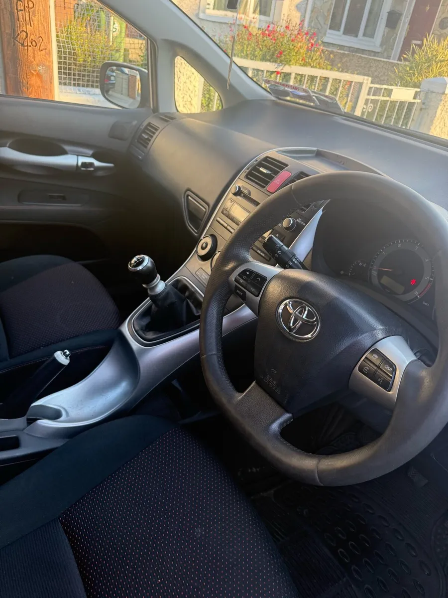 Toyota Auris 2011 1.4 diesel - Image 2