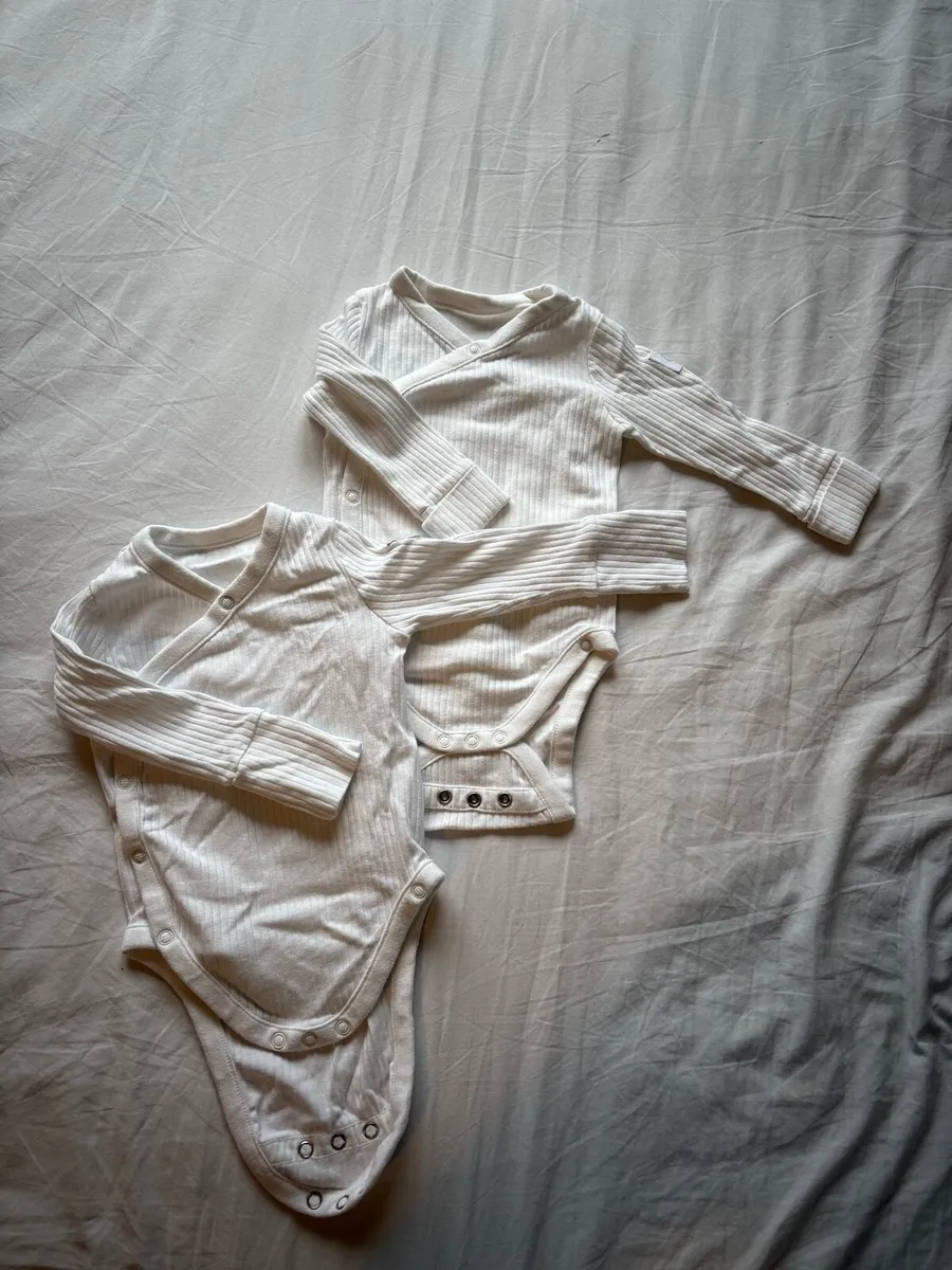 Baby bodysuit (3-6 months) - Image 1