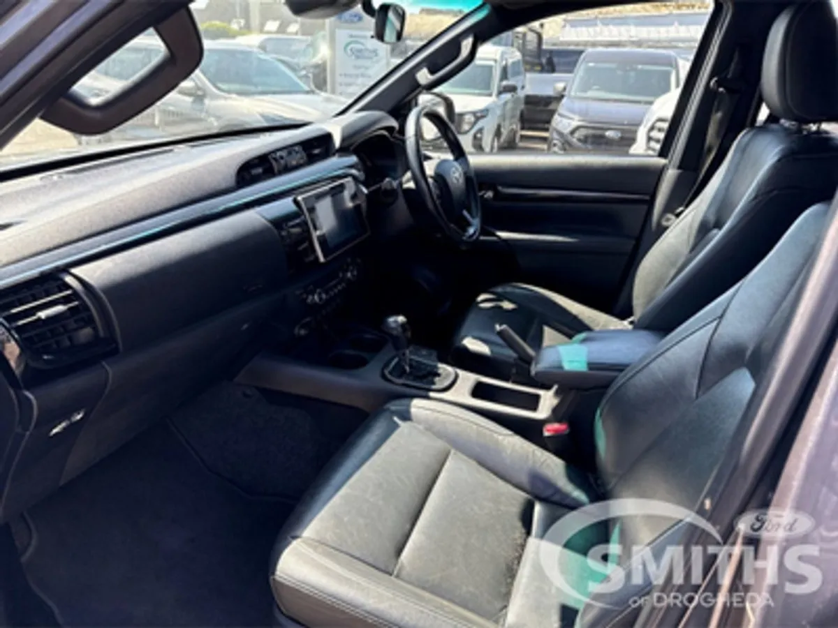 Toyota HiLux Invincible X 2.4td 150PS 4WD - Image 3