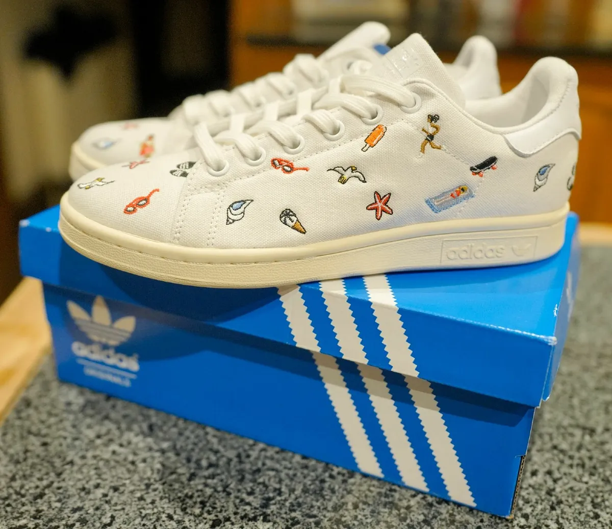 ADIDAS STAN SMITH W (UK 4 1/2, US 6) NEW). - Image 1