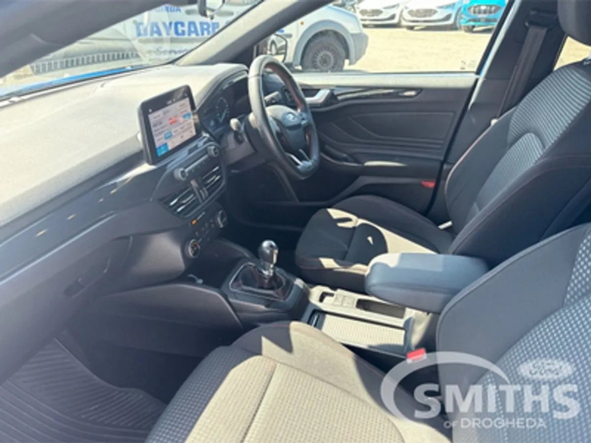 Ford Focus St-line 1.0t 125PS - Image 3