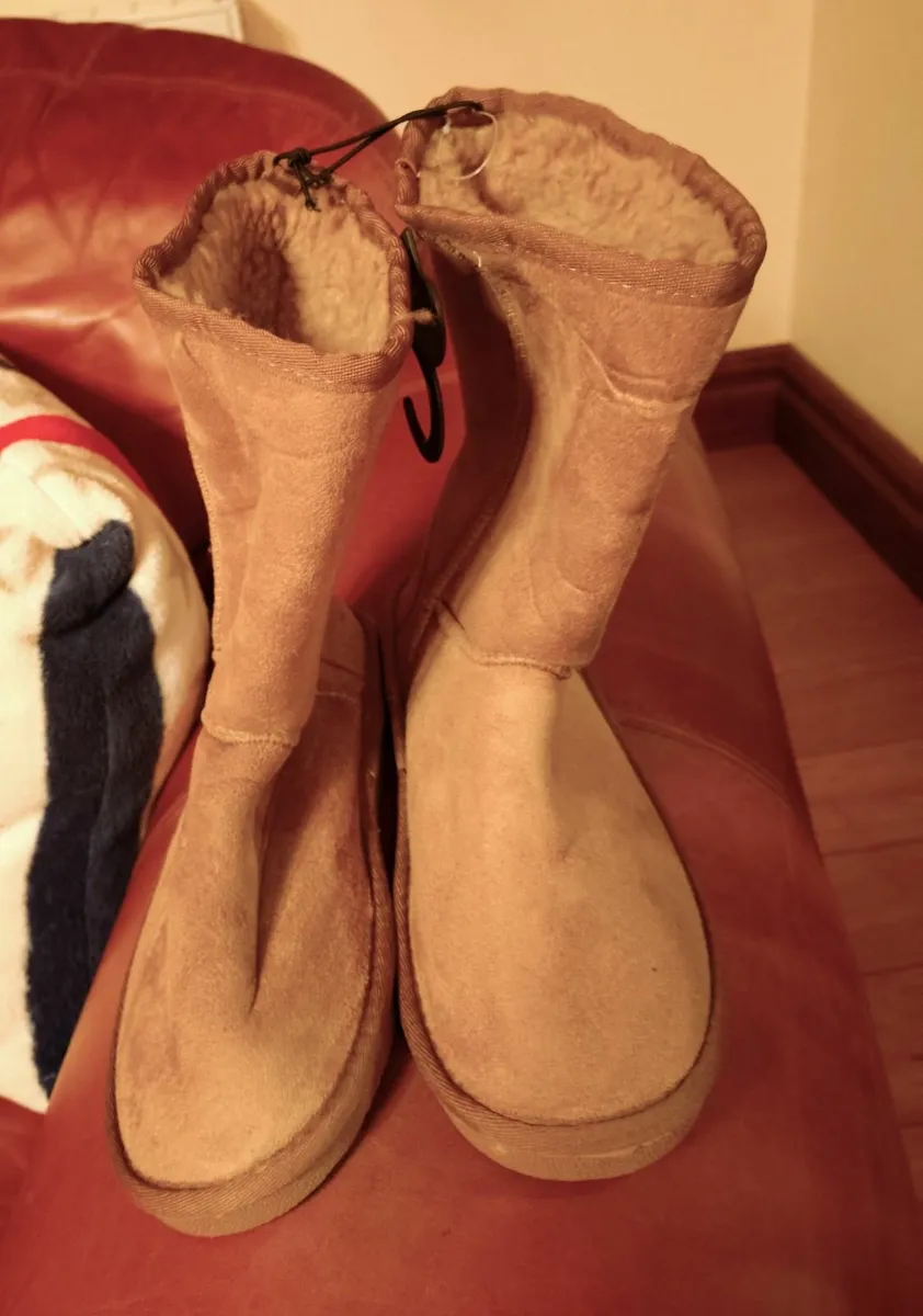 FUR LINED BOOTS (NEW) UK 4, EURO 37. - Image 3