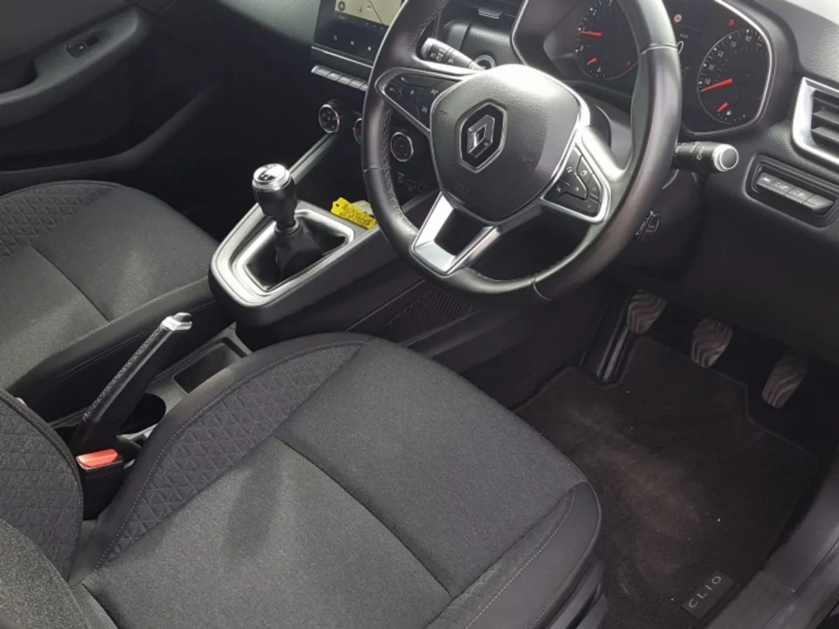 Renault Clio Iconic Spec TCe 100 - Image 4