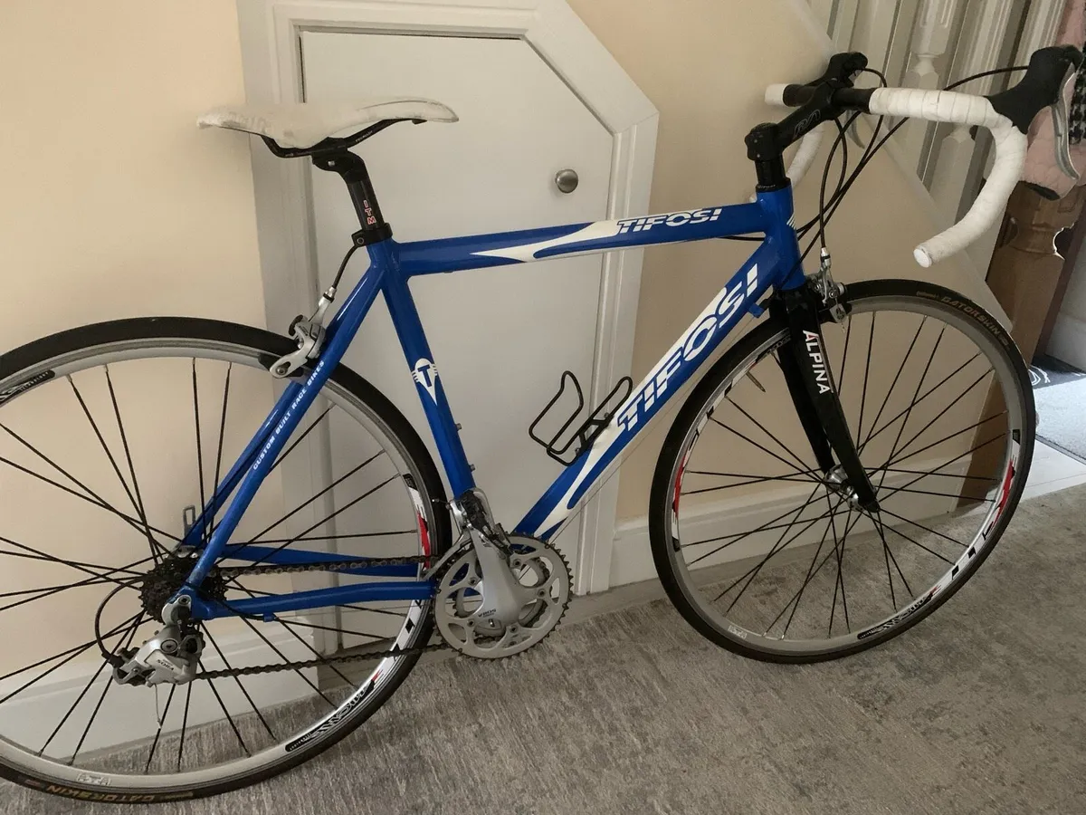 Tifosi Carbon fork 700x25c wheels 20.5 inch - Image 2