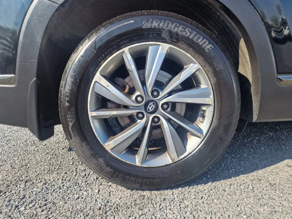 Hyundai Santa Fe 4WD Executive Plus 5DR - Image 4