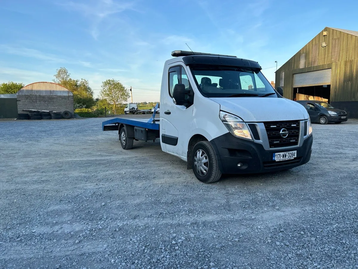 2017 Nissan nv400 Recovery truck - Image 1