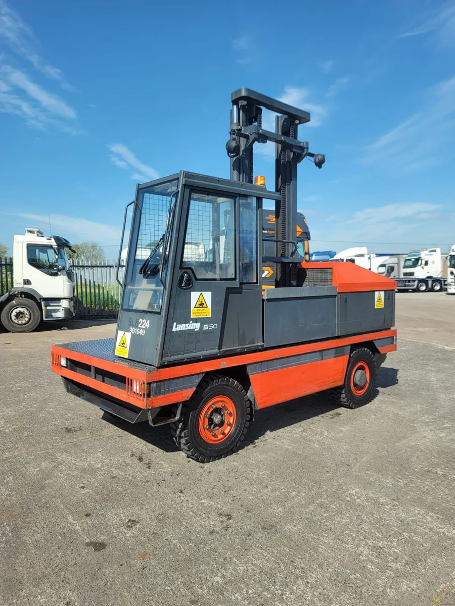 Linde 5 ton side loader forklift 2000 hrs - Image 1