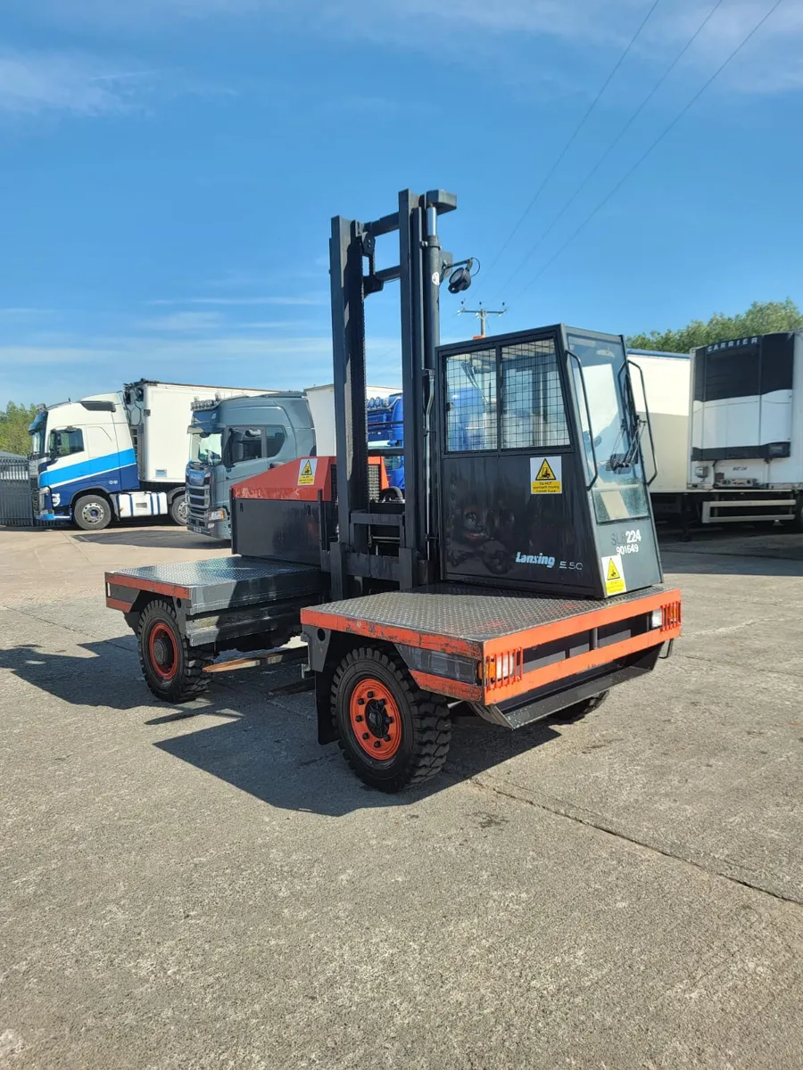Linde 5 ton side loader forklift 2000 hrs - Image 2