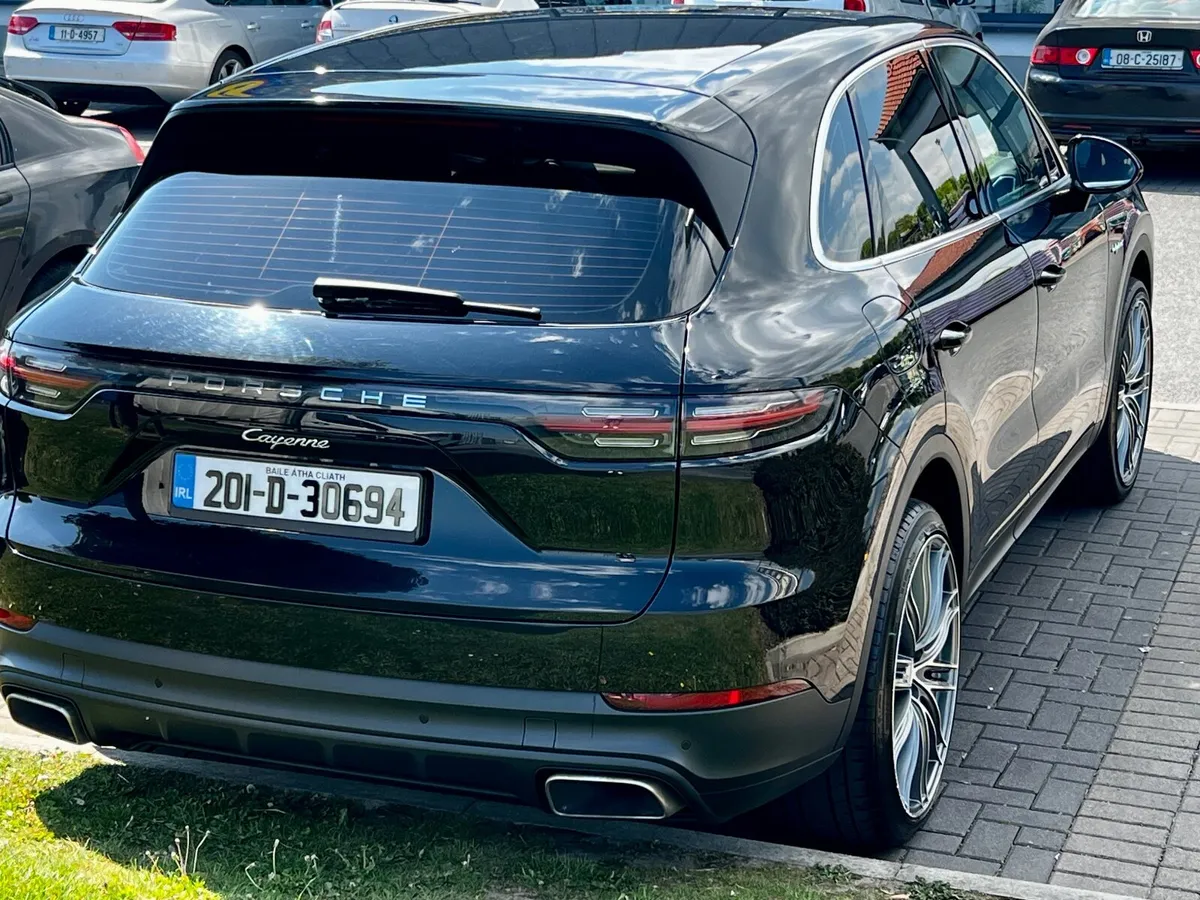 Porsche Cayenne 2020 Hybrid 555 hbp - Image 4