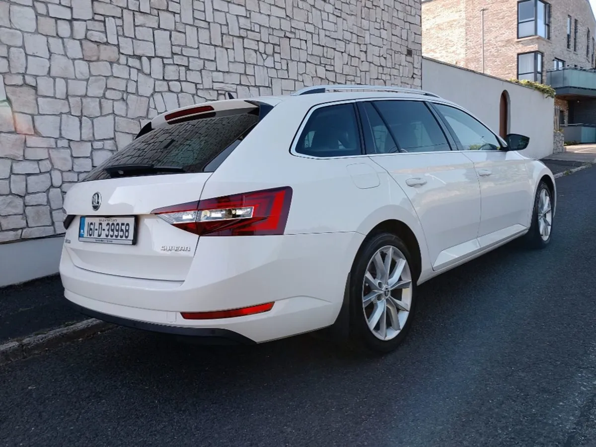 Skoda Superb COM Style 2.0tdi 150HP 4DR - Image 4