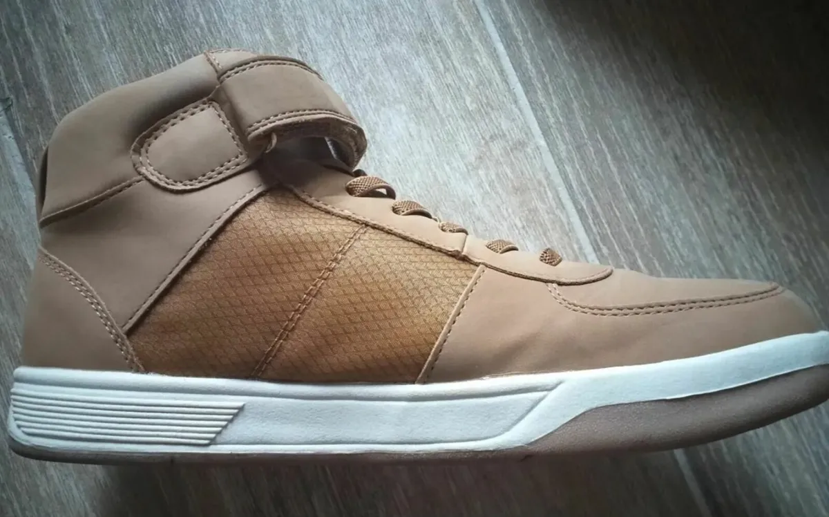 Boys Tan Boots, UK5, EU38 - Image 1