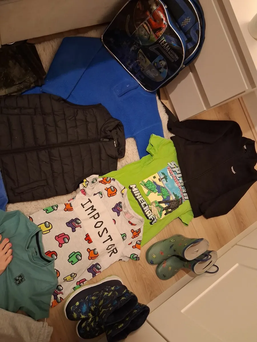 Clothes bundle 7-8 years old. - Image 2