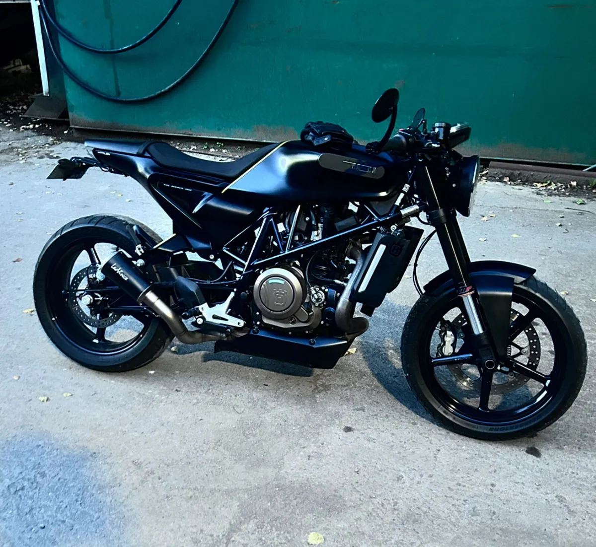 Husqvarna Vitplien 701 - Image 1