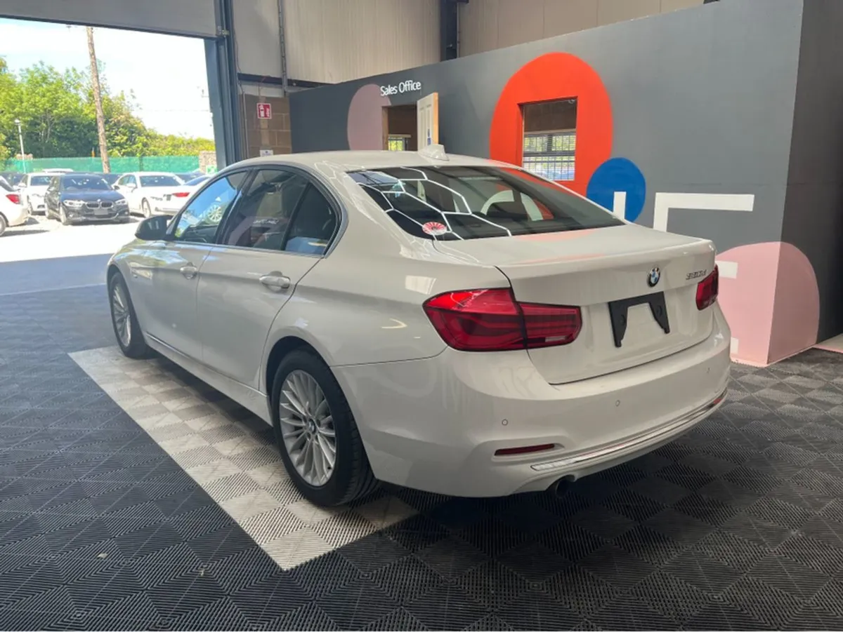 BMW 3 Series 320D Luxury / 70kk KMs / Heated Seat - Image 4