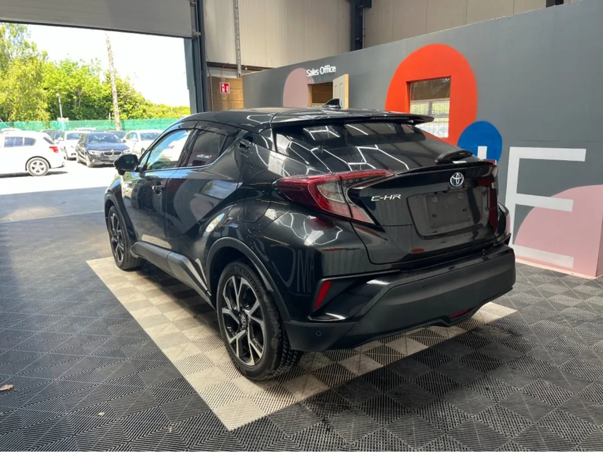 Toyota C-HR 1.8 Hybid / 95 k KMs / Reverse Camera - Image 4