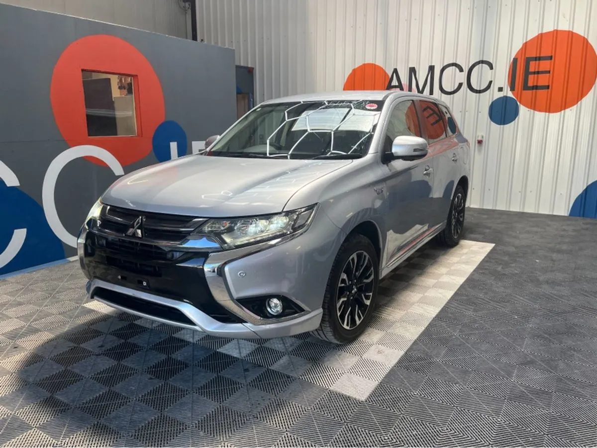 Mitsubishi Outlander 2.0 Hyrbid / 83k KMs / Heate - Image 3