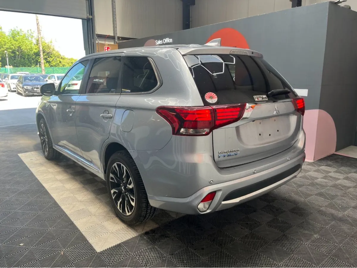 Mitsubishi Outlander 2.0 Hyrbid / 83k KMs / Heate - Image 4