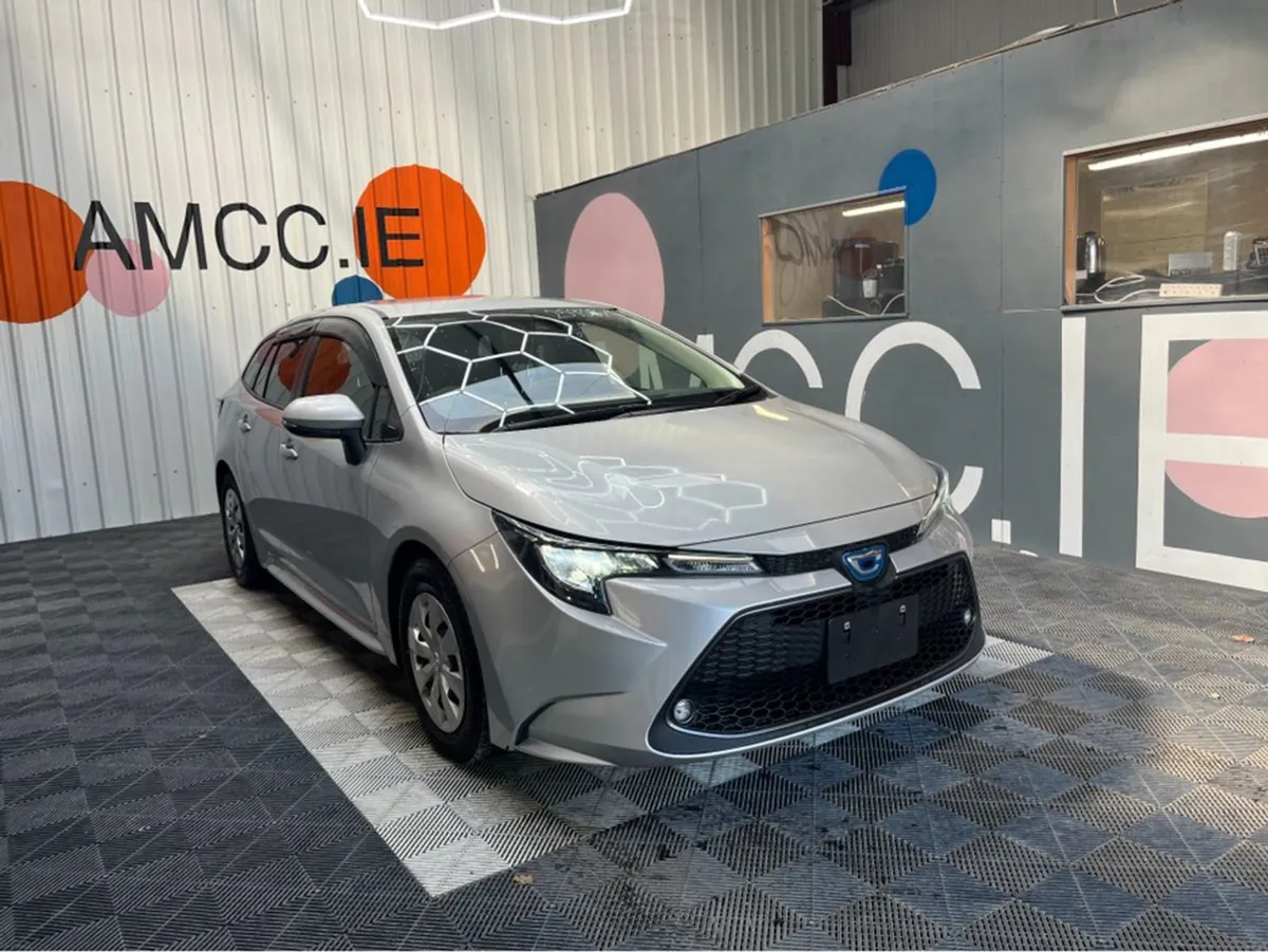 Toyota Corolla 1.8 Hyrbid / 102k KMs / Reverse Ca - Image 1